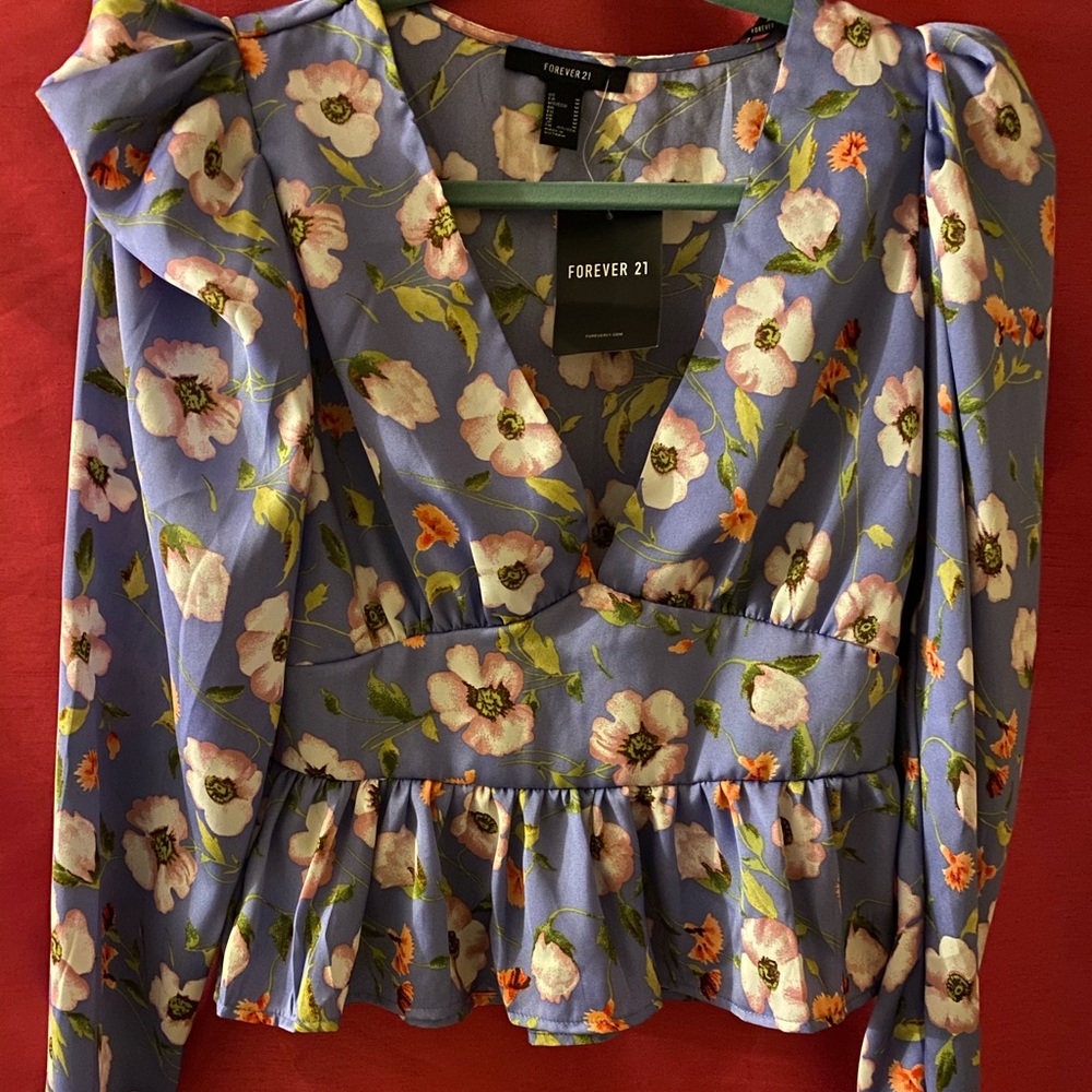 Purple floral puffy sleeved cropped blouse